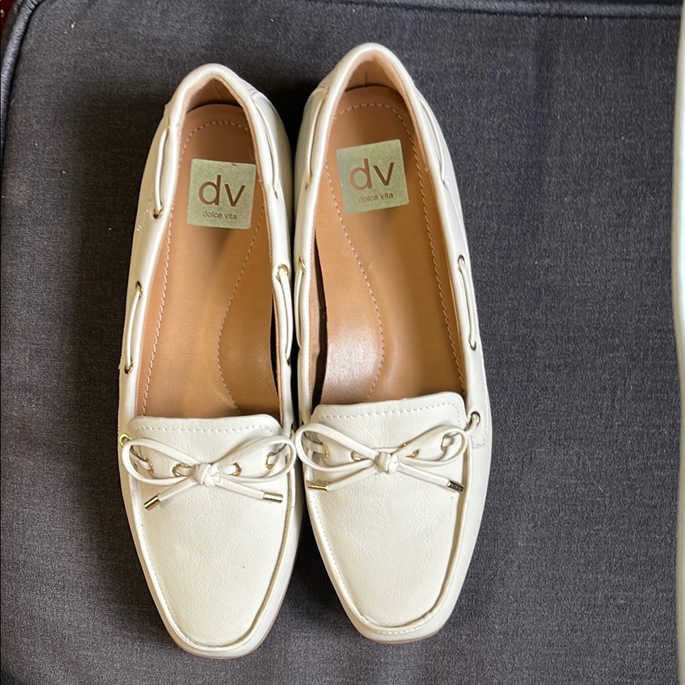 DV by Dolce Vita Women's Ivory Loafers Size 8.5